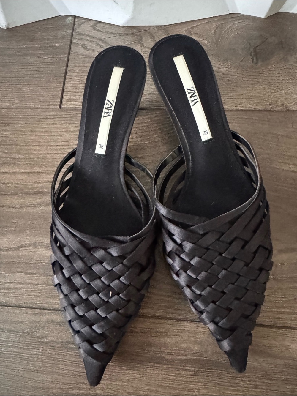 Zara Pointed-Toe Mule kitten Heels in Black, size 38(7.5) - Picture 5 of 10